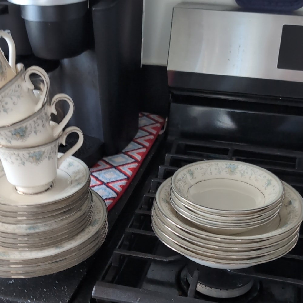 Elegant Floral Dinnerware Set